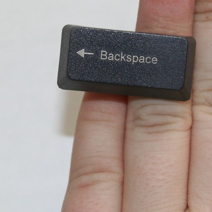 Backspace что делает. Backspace (клавиша). Кнопка бэкспейс на клавиатуре. Клавиша для стирания. Backspace poweroff клавиатура.